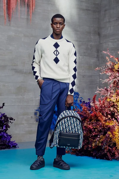 Look 16